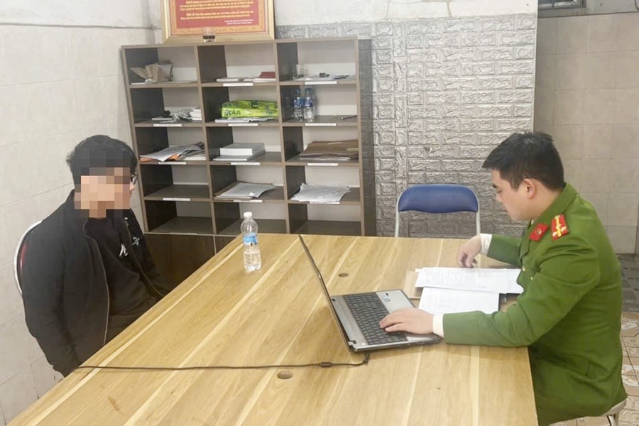 Chia tay bất thành, nam thanh niên tạt chất tẩy rửa bồn cầu vào người tình