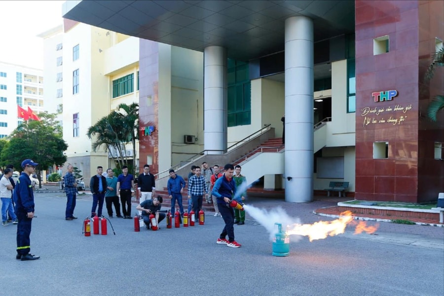Báo và phát thanh, truyền hình Hải Phòng thực tập chữa cháy