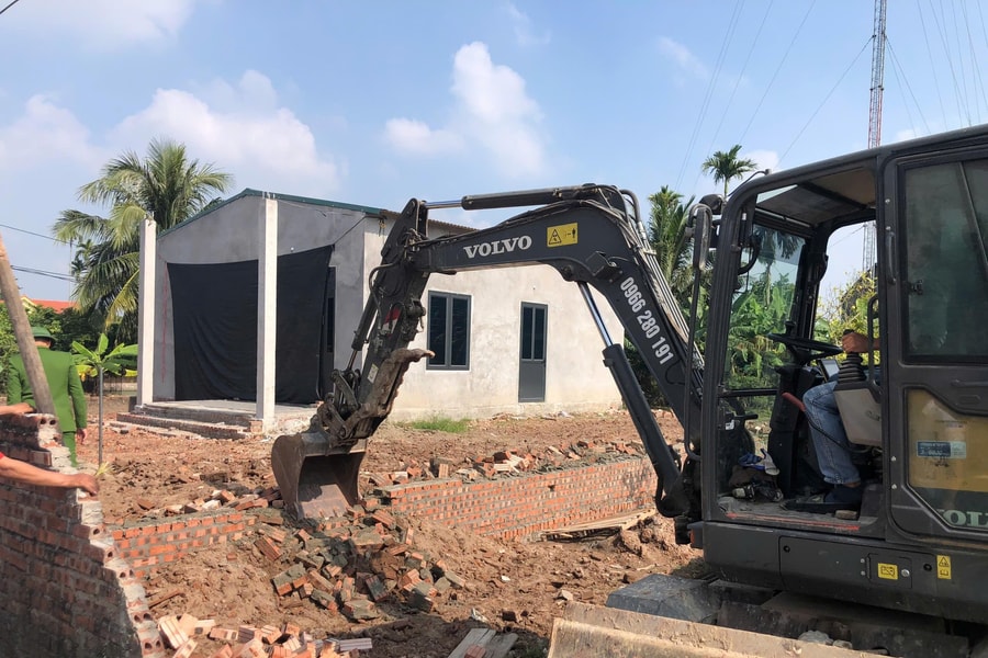 Xã Hà Đông tháo dỡ 2 công trình xây dựng nhà ở kiên cố trên đất nông nghiệp