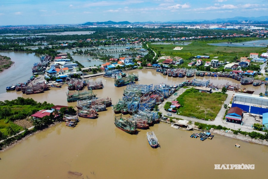 Cảng cá tại vị trí 'mắt rồng'