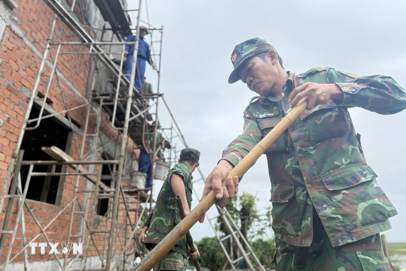 Khắc phục cơ sở hạ tầng, ổn định cuộc sống của nhân dân sau bão lũ tại Trung Bộ