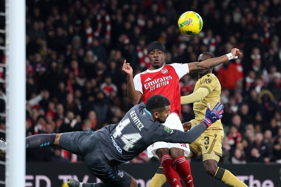 Thủ môn sắm vai người hùng, Arsenal thắng 8-7 ở loạt luân lưu kịch tính