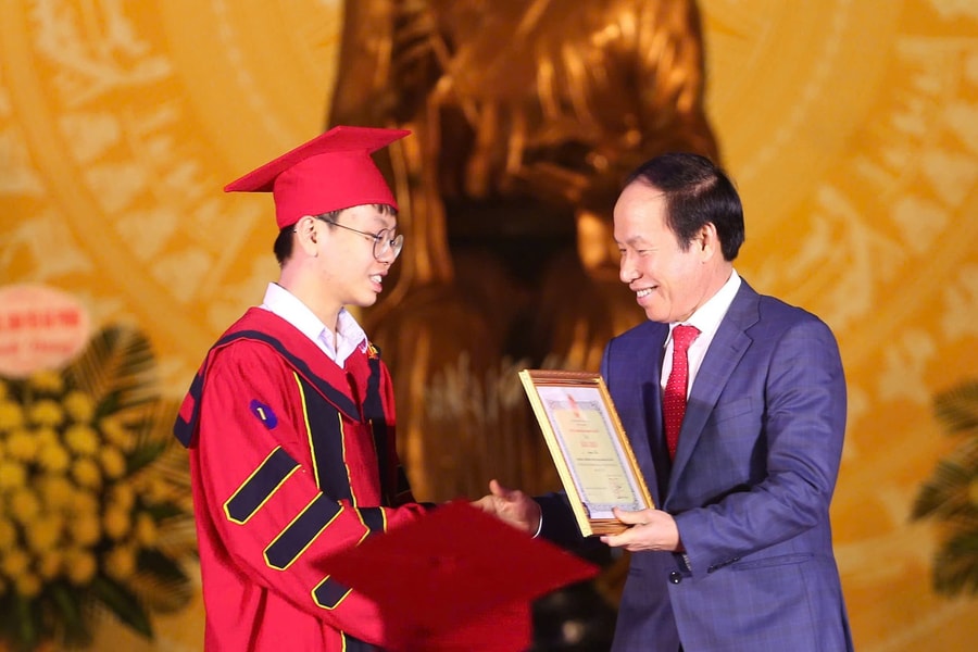 Tôn vinh trí thức trẻ, khích lệ sự nghiệp học tập lâu dài