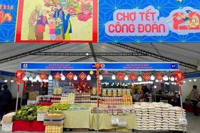 5,000 shopping vouchers at Hai Phong Trade Union New Year Market 2026 distributed