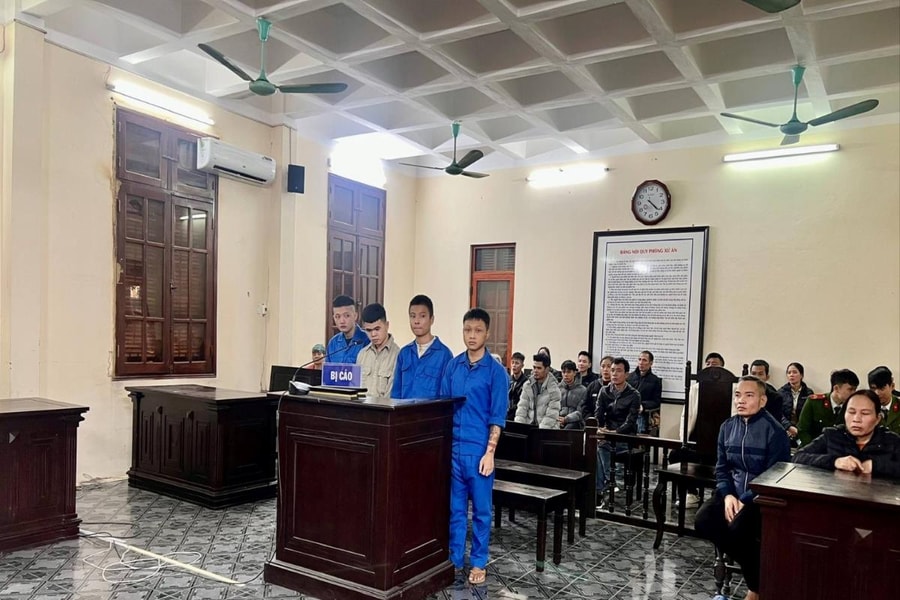 Xét xử nhóm thanh niên dưới 18 tuổi gây 4 vụ cướp tài sản trong 10 ngày