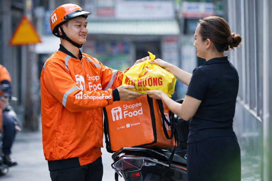 Tiện lợi 'ngồi nhà ăn tiệm'