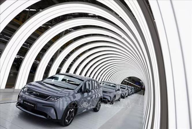 BYD sắp vượt Tesla về doanh số bán xe điện vào năm 2025