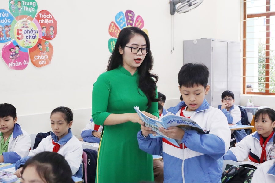 Phấn khởi khi dùng một bộ sách giáo khoa thống nhất