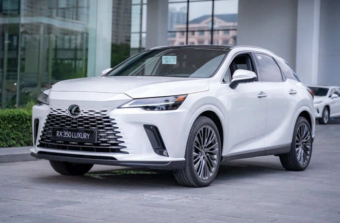 Triệu hồi gần 2.800 xe Lexus tại Việt Nam