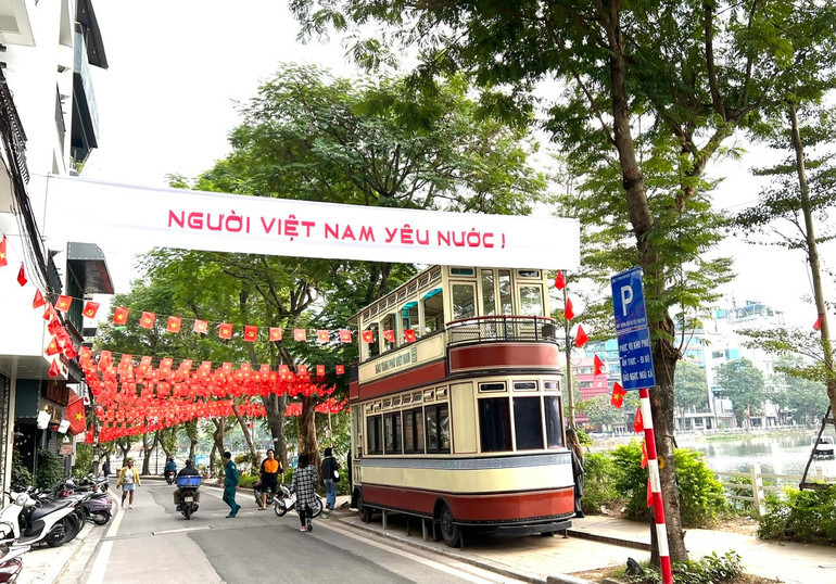 Ấn tượng tour 'Hà Nội - Chạm miền ký ức'