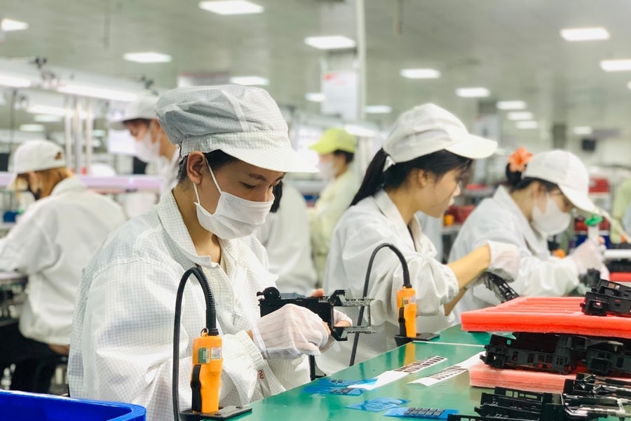 Implementing E-labor contracts