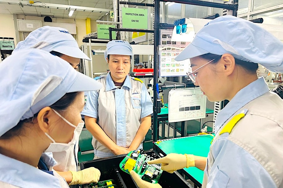 Đón đầu trong cuộc đua nhân lực bán dẫn