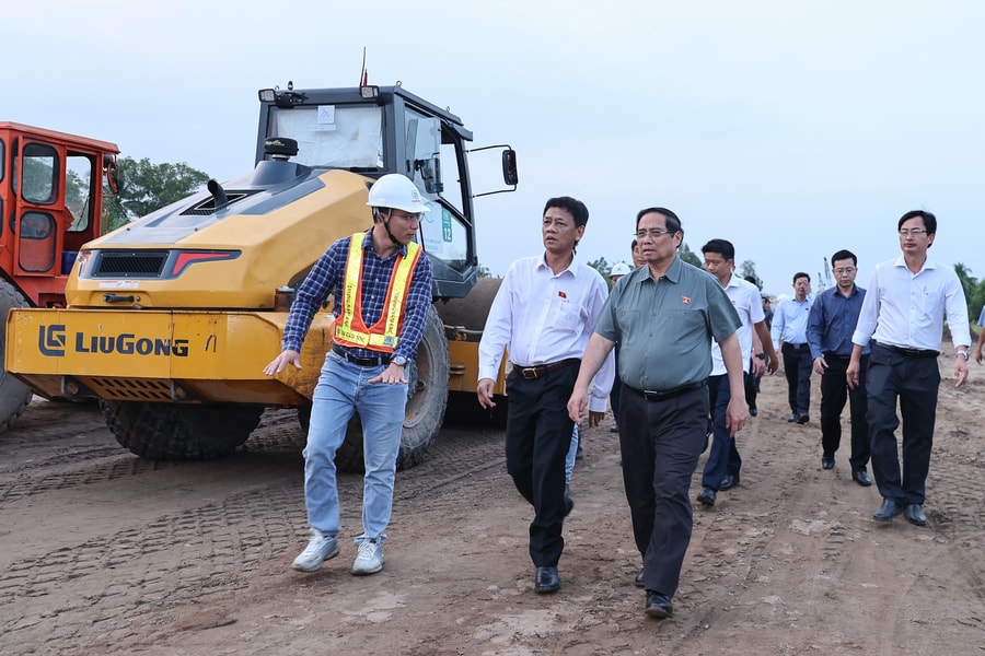 Thủ tướng yêu cầu đẩy nhanh tiến độ các dự án đầu tư xây dựng chào mừng Đại hội Đảng