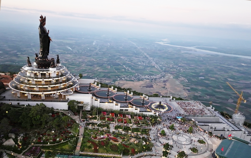 Cảnh báo an toàn với du khách leo núi Bà Đen