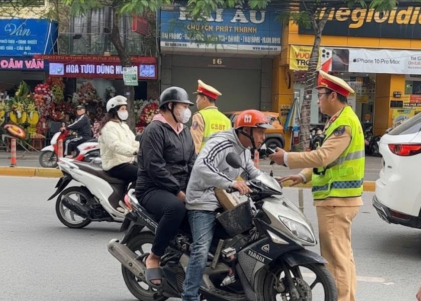 Đồng loạt kiểm tra nồng độ cồn từ 10 giờ sáng nay mùng 1 Tết