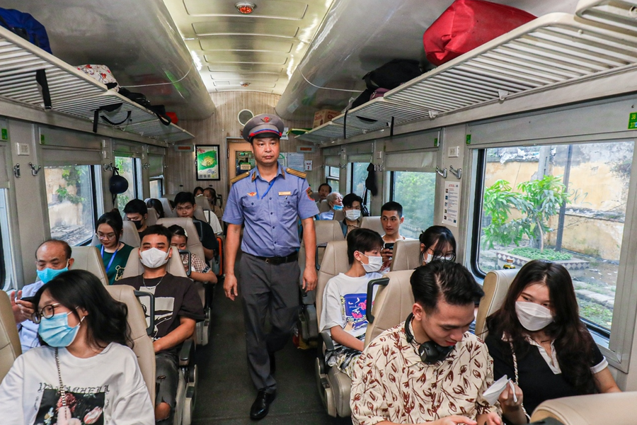 Passenger transport during Tet holiday peak season