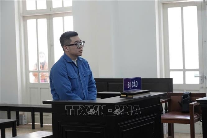 Lĩnh án tù vì gây rối trật tự tại sảnh thang máy chung cư