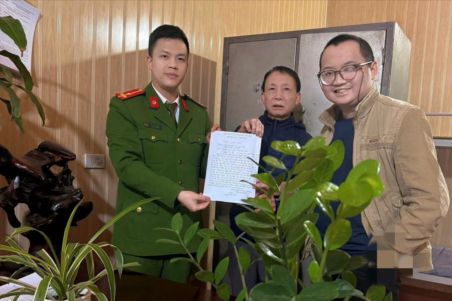 Công an xã Chí Minh kịp thời đưa nạn nhân tai nạn đi cấp cứu