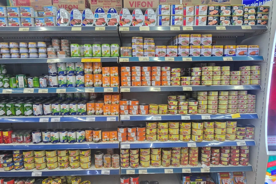 Một số siêu thị ở Hải Phòng tạm gỡ các sản phẩm chế biến từ thịt lợn của Công ty CP Đồ hộp Hạ Long