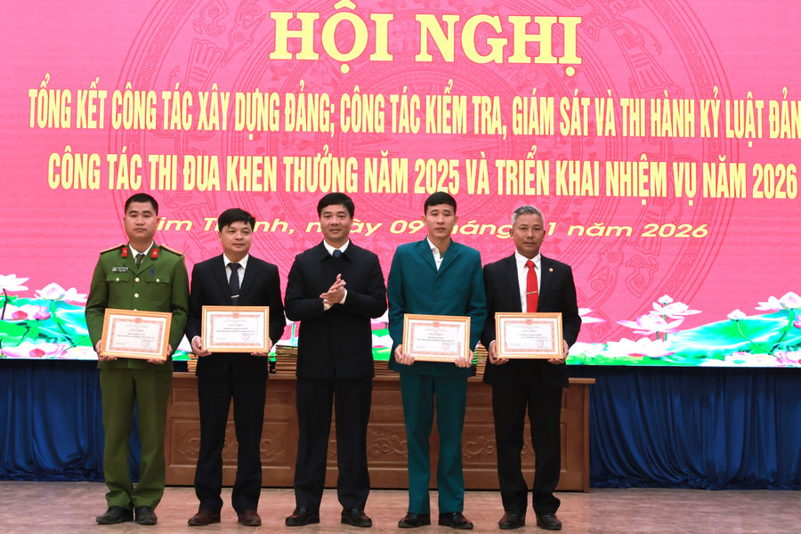 Kim Thành kết nạp đảng viên vượt kế hoạch