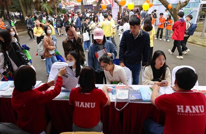 Nhiều trường đại học điều chỉnh mạnh phương án xét tuyển và tổ hợp môn