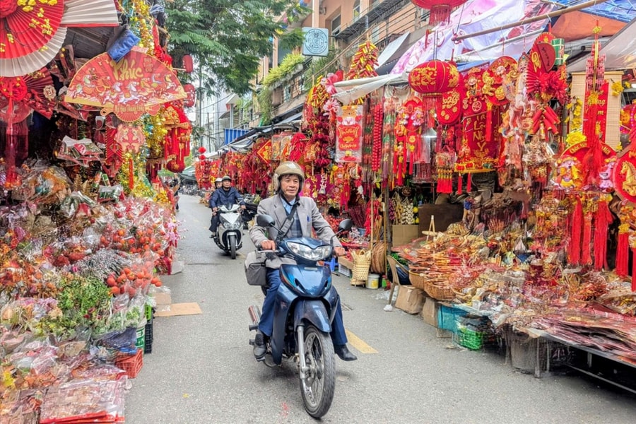 Thị trường đồ trang trí Tết khởi động sớm