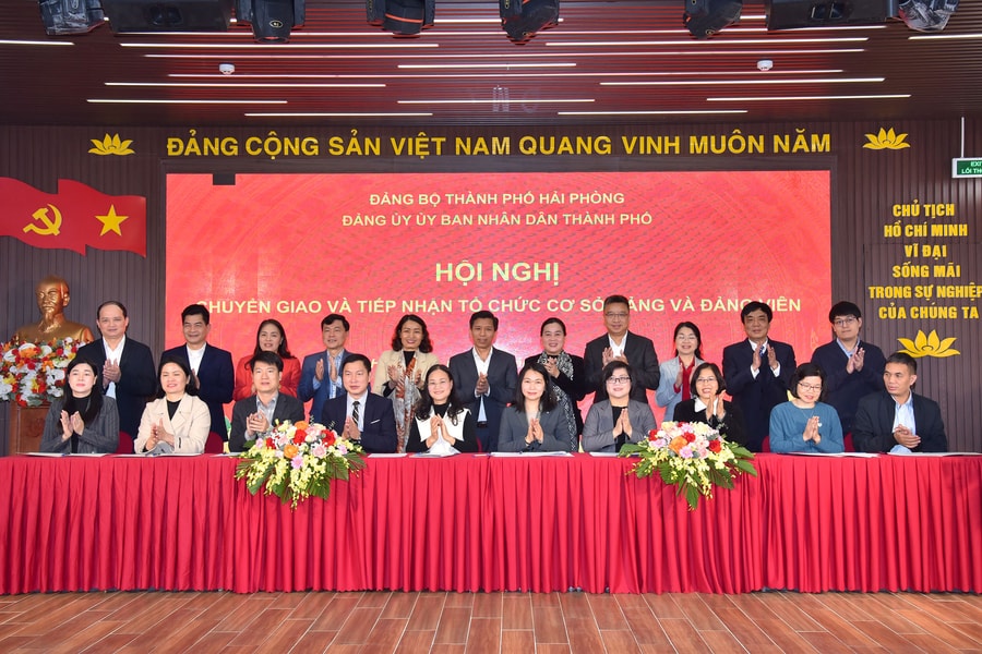 Chuyển giao 15 Đảng bộ doanh nghiệp ở Hải Phòng về các Đảng ủy phường