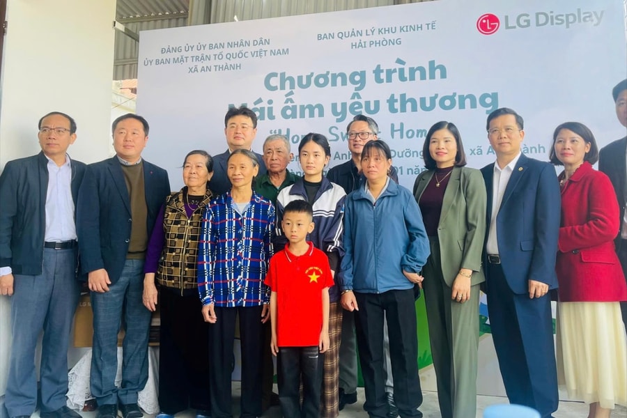 Công ty LG Display Việt Nam tặng công trình 'Mái ấm yêu thương' cho học sinh xã An Thành