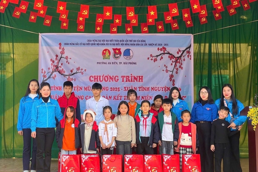 Hai Phong youth brings warmth to highlands