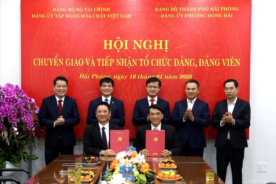 Đảng ủy phường Đông Hải tiếp nhận 156 đảng viên từ Đảng bộ DAP - Vinachem