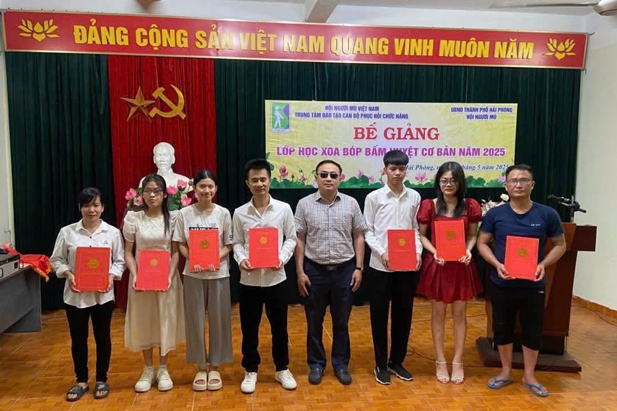 Mở các lớp dạy nghề, tạo việc làm cho người khiếm thị
