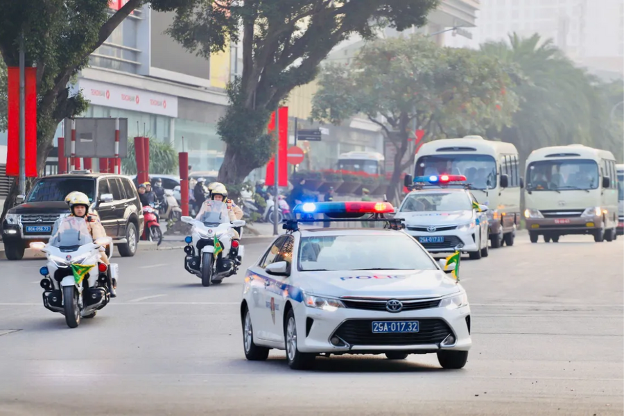 Phân luồng giao thông phục vụ Chương trình nghệ thuật chào mừng Đại hội XIV của Đảng