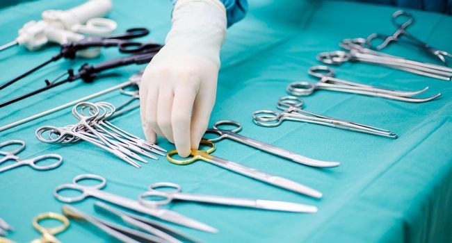 Cứu sống bé 7 tuổi 'hóc ngòi bút' rơi vào đường thở