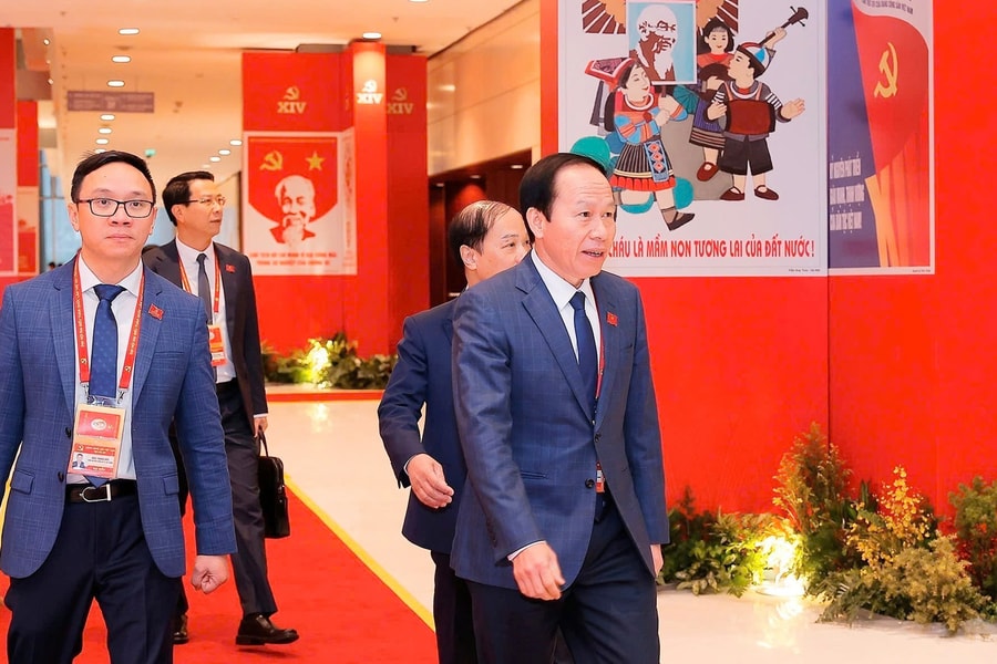 Hình ảnh Đoàn đại biểu Đảng bộ thành phố Hải Phòng làm việc tại hội trường