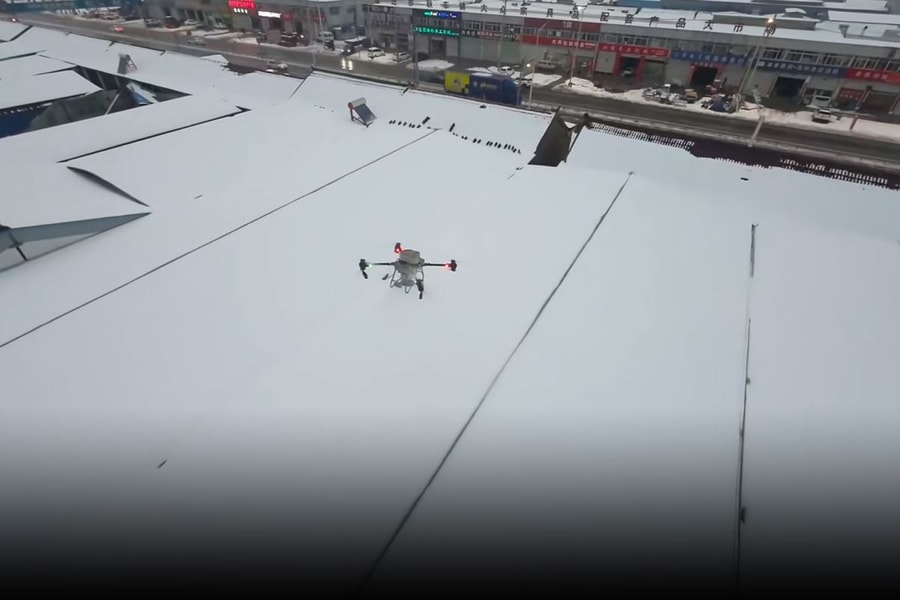 Trung Quốc dùng drone giải cứu nông trại và nhà máy giữa bão tuyết