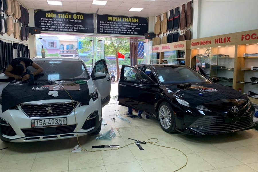 Nhộn nhịp dịch vụ làm đẹp 'xế cưng' dịp cuối năm