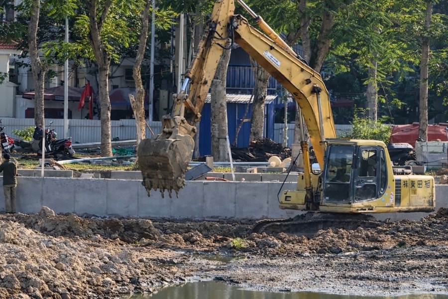 Accelerating execution tempo of Hanh Phuc lake flower garden project
