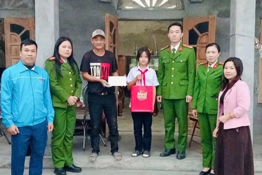 Nâng bước học sinh đến trường