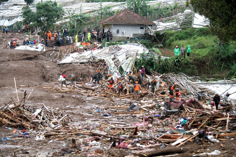 Hơn 80 người mất tích trong vụ lở đất nghiêm trọng tại Indonesia