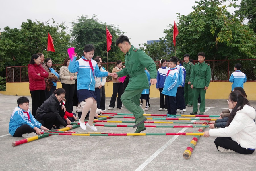 'Sưởi ấm' lòng dân nơi biên cương Tổ quốc