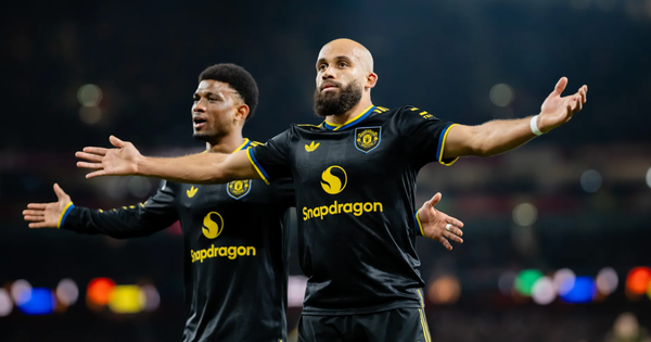 Arsenal thua sốc trước Man United ở giải ngoại hạng Anh