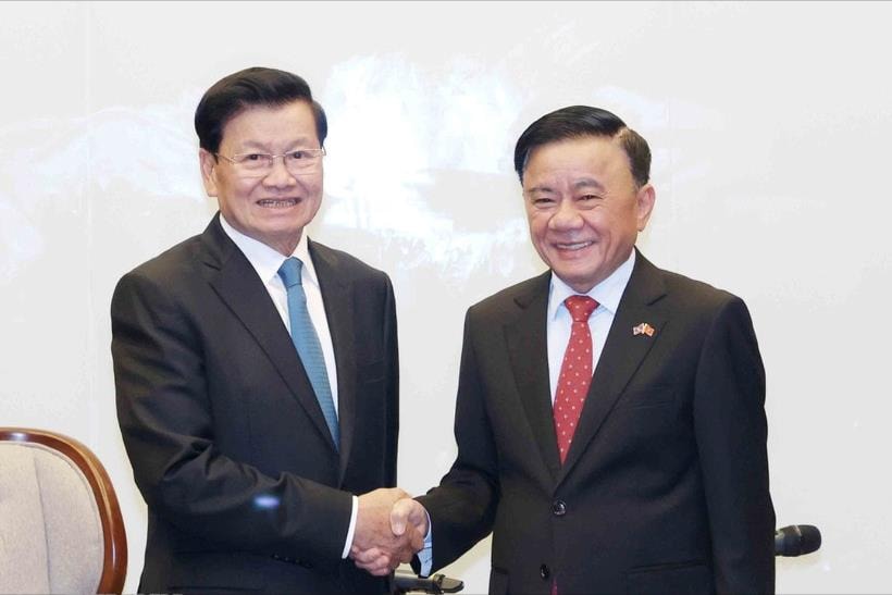 Thường trực Ban Bí thư chủ trì tiễn Tổng Bí thư, Chủ tịch nước Lào và Phu nhân