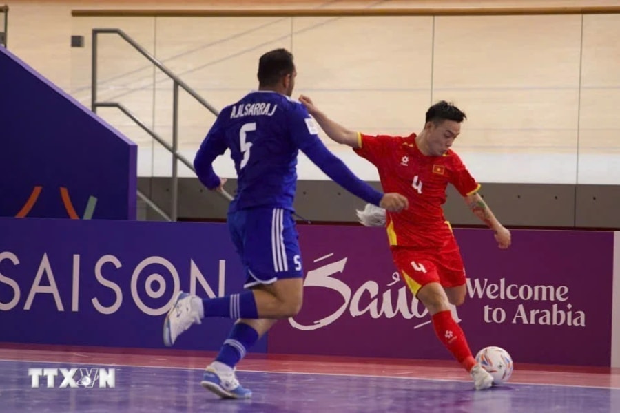 Futsal Việt Nam ngược dòng thắng Kuwait trong trận đầu ra quân