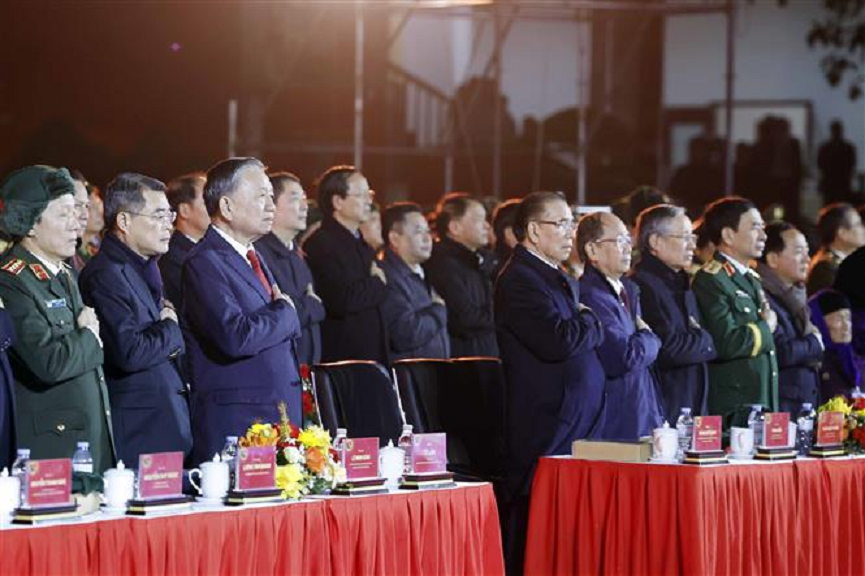 Lãnh đạo Đảng, Nhà nước dự cầu truyền hình kỷ niệm 85 năm ngày Bác Hồ về nước