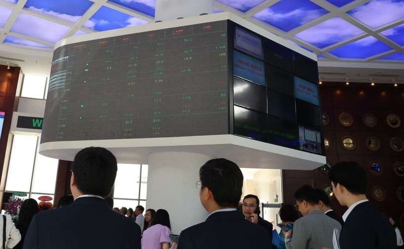 VN-Index tăng hơn 12 điểm, cắt mạch giảm sâu