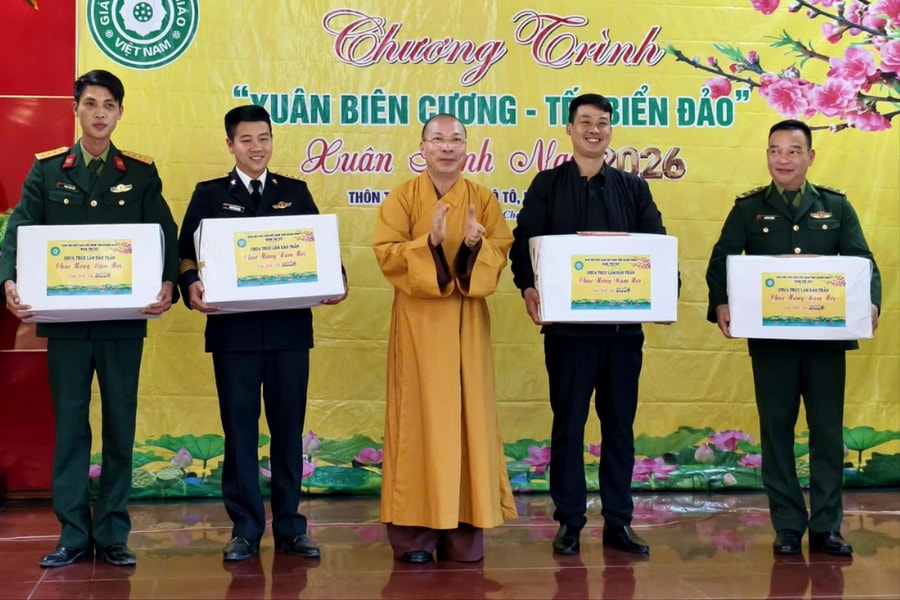 Quân dân đảo Trần đón nhận nhiều phần quà ý nghĩa