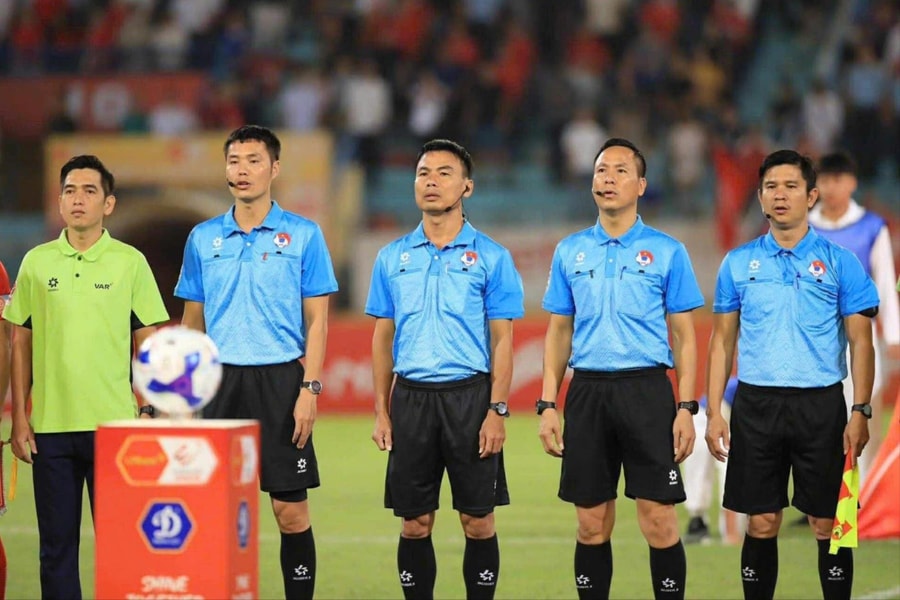 Áp lực nghề 'thổi còi'