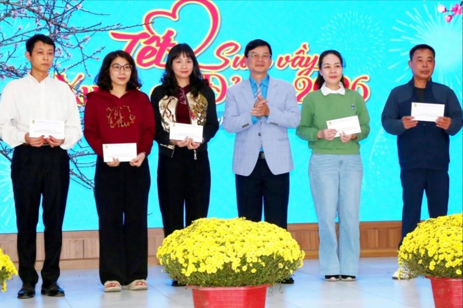 632 đoàn viên, người lao động phường Gia Viên được nhận quà Tết