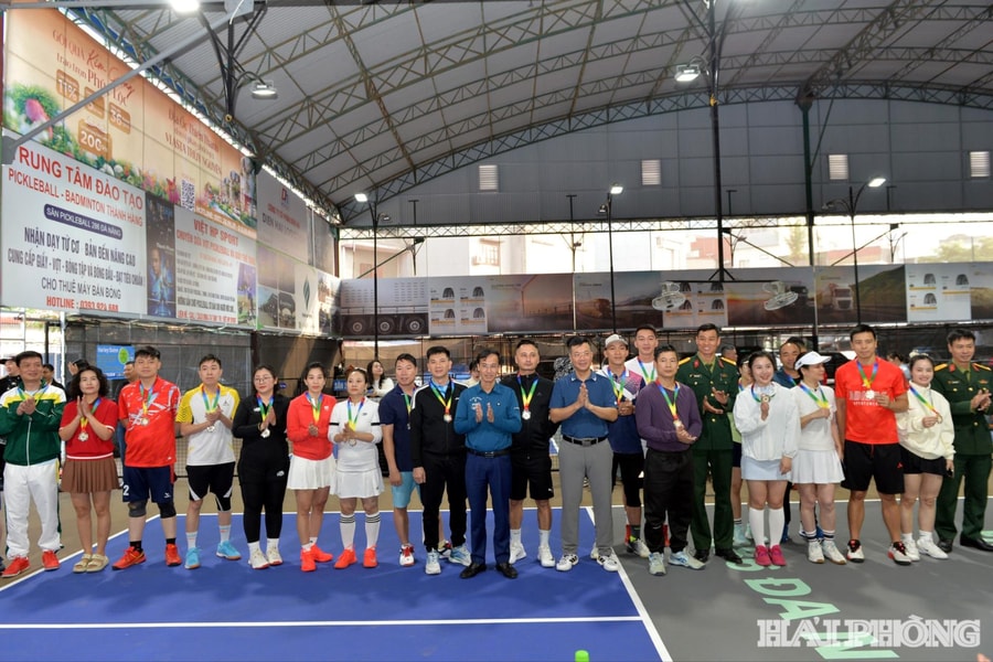 Các phường Ngô Quyền, Gia Viên tổ chức giải Pickleball chào mừng ngày thành lập Đảng