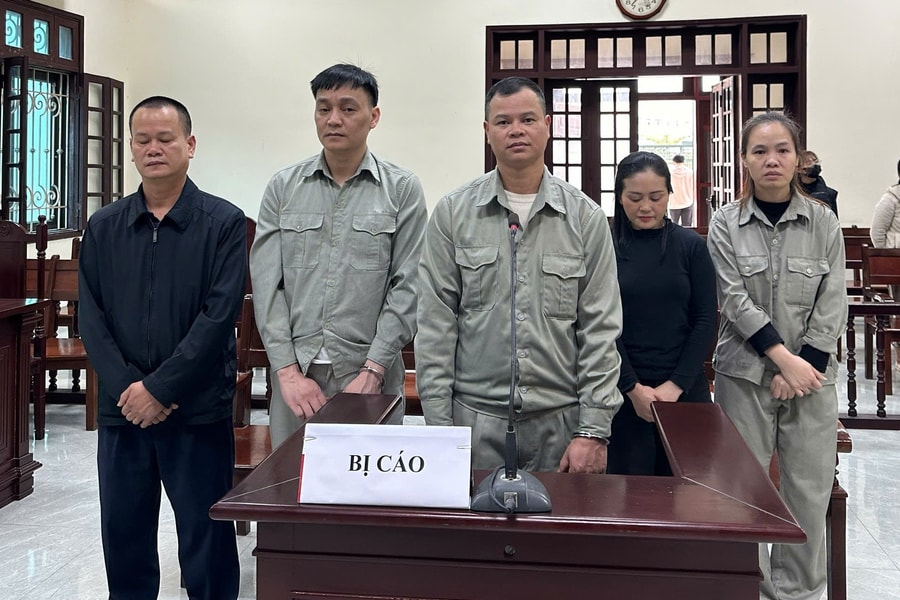 Phạt nhiều năm tù nhóm bị cáo lừa đảo xuất khẩu lao động